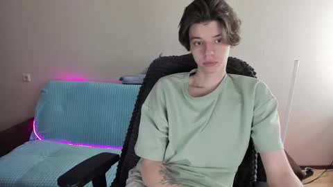 guy_liam1 online show from 02/11/25, 08:58