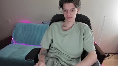 guy_liam1 online show from 02/11/25, 12:58