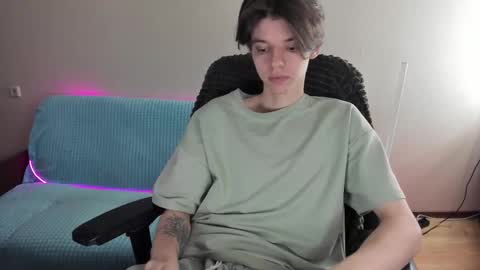 guy_liam1 online show from 02/14/25, 07:17