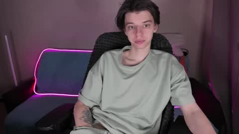 guy_liam1 online show from 02/14/25, 07:33