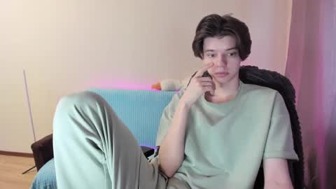 guy_liam1 online show from 02/23/25, 06:17