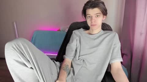 guy_liam1 online show from 02/28/25, 08:09