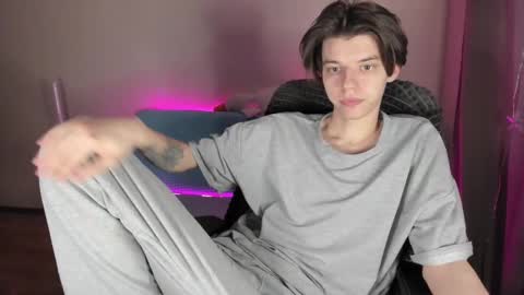 guy_liam1 online show from 03/06/25, 02:18