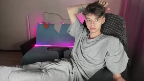 guy_liam1 online show from 09/22/25, 04:31