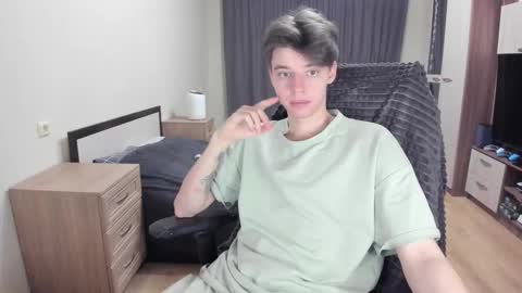 guy_liam1 online show from 12/20/25, 07:32