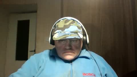 Snapshot of guyboy73 chatting on 10/11/25, 09:24 guyboy73 online show from 10/11/25, 09:24