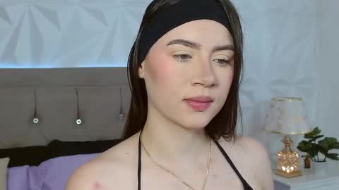 Gwen Drew online show from 11/16/25, 01:06