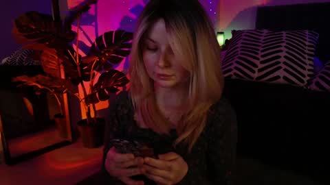 Snapshot of gwenhilton chatting on 01/22/25, 05:37 gwenhilton online show from 01/22/25, 05:37