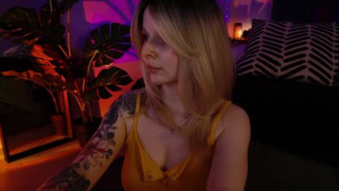 Snapshot of gwenhilton chatting on 01/25/25, 09:04 gwenhilton online show from 01/25/25, 09:04