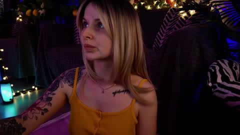 Snapshot of gwenhilton chatting on 02/13/25, 08:48 gwenhilton online show from 02/13/25, 08:48