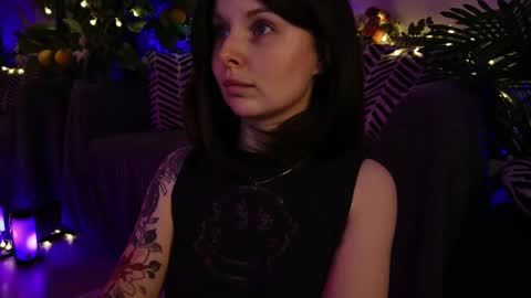 Snapshot of gwenhilton chatting on 02/25/25, 05:52 gwenhilton online show from 02/25/25, 05:52