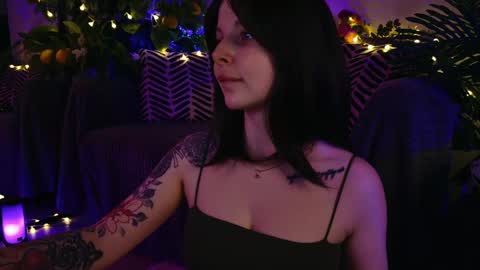 Snapshot of gwenhilton chatting on 02/26/25, 05:42 gwenhilton online show from 02/26/25, 05:42