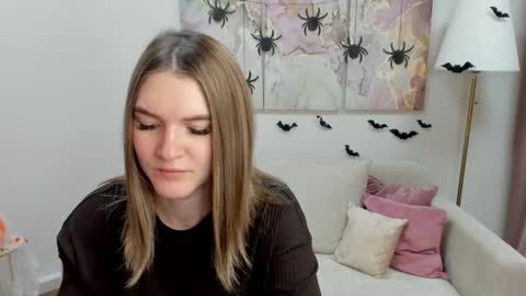 Snapshot of gwensmitt chatting on 11/03/25, 10:42 gwensmitt online show from 11/03/25, 10:42