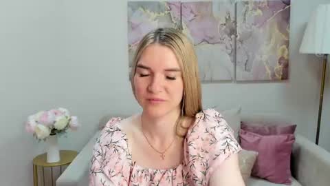 Snapshot of gwensmitt chatting on 07/08/26, 10:03 gwensmitt online show from 07/08/26, 10:03