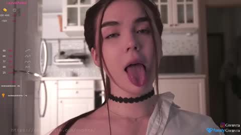 Snapshot of gwnvra chatting on 03/07/25, 04:11 Gwen is back online show from 03/07/25, 04:11