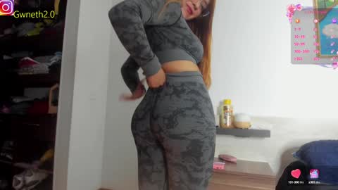 Snapshot of gwyneth_paltrow chatting on 12/17/24, 04:23 online show from 12/17/24, 04:23