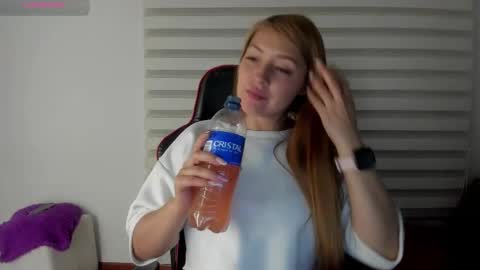 Snapshot of gwyneth_paltrow chatting on 10/06/25, 03:15 online show from 10/06/25, 03:15