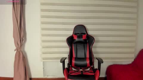 Snapshot of gwyneth_paltrow chatting on 12/05/25, 12:30 online show from 12/05/25, 12:30