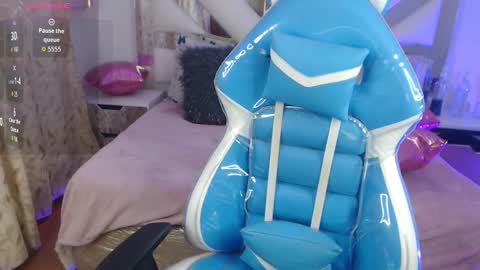 Snapshot of gyal_8_ chatting on 11/14/25, 03:16 gyal_8_ online show from 11/14/25, 03:16