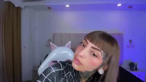 Snapshot of gyal_8_ chatting on 11/28/25, 05:21 gyal_8_ online show from 11/28/25, 05:21