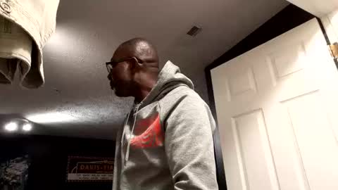 gyesaw1970 online show from 12/01/25, 05:23