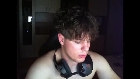 Snapshot of gymguy0505 chatting on 12/14/25, 10:03 gymguy0505 online show from 12/14/25, 10:03