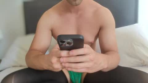 Snapshot of gymguy0697 chatting on 05/27/26, 11:18 Kinky Gym Guy online show from 05/27/26, 11:18