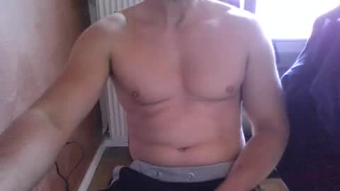 Snapshot of gymxxx_ chatting on 04/05/26, 11:29 gymxxx_ online show from 04/05/26, 11:29