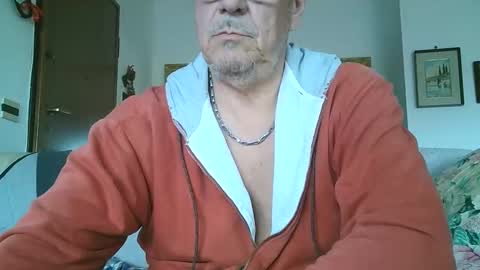 Snapshot of gyrdy chatting on 01/11/25, 01:11 gyrdy online show from 01/11/25, 01:11
