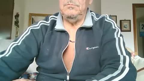 Snapshot of gyrdy chatting on 02/15/25, 02:00 gyrdy online show from 02/15/25, 02:00