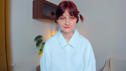 Snapshot of h0lyangel chatting on 09/09/25, 06:40 Kelly Lilly online show from 09/09/25, 06:40