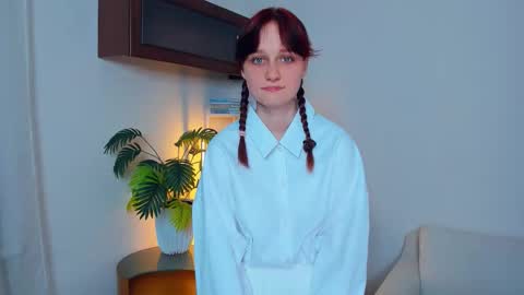 Snapshot of h0lyangel chatting on 09/12/25, 07:03 Kelly Lilly online show from 09/12/25, 07:03