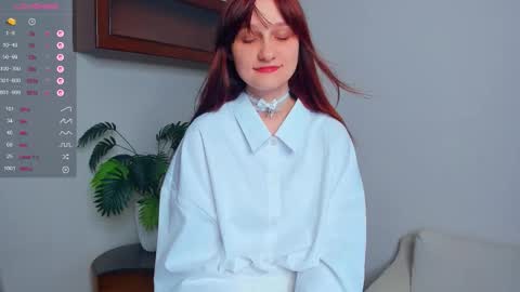 Snapshot of h0lyangel chatting on 09/16/25, 06:53 Kelly Lilly online show from 09/16/25, 06:53