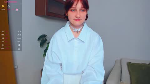 Snapshot of h0lyangel chatting on 09/17/25, 06:53 Kelly Lilly online show from 09/17/25, 06:53