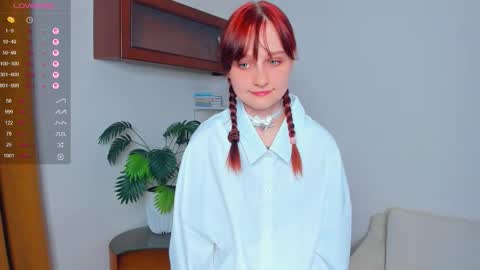 Snapshot of h0lyangel chatting on 09/20/25, 06:53 Kelly Lilly online show from 09/20/25, 06:53