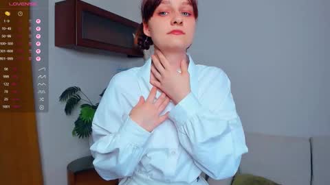 Snapshot of h0lyangel chatting on 09/21/25, 07:26 Kelly Lilly online show from 09/21/25, 07:26