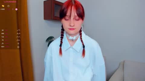 Snapshot of h0lyangel chatting on 09/24/25, 06:44 Kelly Lilly online show from 09/24/25, 06:44