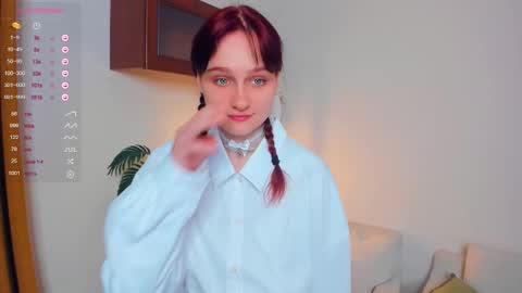 Snapshot of h0lyangel chatting on 10/03/25, 07:00 Kelly Lilly online show from 10/03/25, 07:00