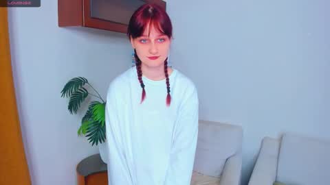 Snapshot of h0lyangel chatting on 10/11/25, 06:50 Kelly Lilly online show from 10/11/25, 06:50