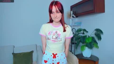 Snapshot of h0lyangel chatting on 11/07/25, 06:41 Kelly Lilly online show from 11/07/25, 06:41