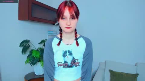 Snapshot of h0lyangel chatting on 11/08/25, 06:51 Kelly Lilly online show from 11/08/25, 06:51