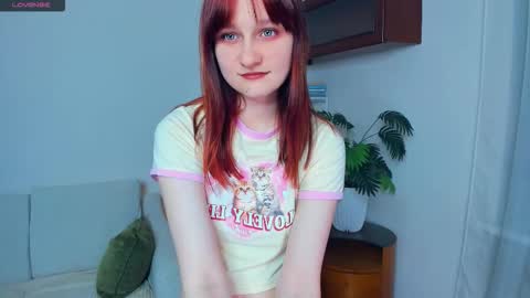 Snapshot of h0lyangel chatting on 11/21/25, 06:39 Kelly Lilly online show from 11/21/25, 06:39