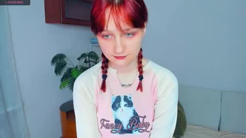 Snapshot of h0lyangel chatting on 11/26/25, 06:42 Kelly Lilly online show from 11/26/25, 06:42