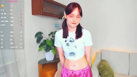 Snapshot of h0lyangel chatting on 11/29/25, 06:55 Kelly Lilly online show from 11/29/25, 06:55