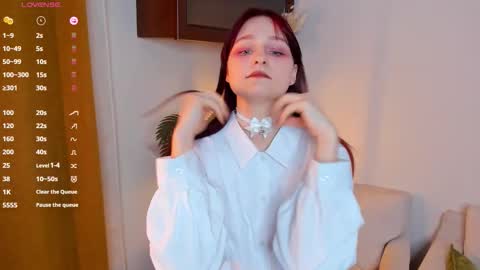 Kelly  Lilly online show from 12/20/25, 06:48