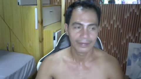 Snapshot of h0t2xh0ry chatting on 01/08/26, 12:57 Rue online show from 01/08/26, 12:57