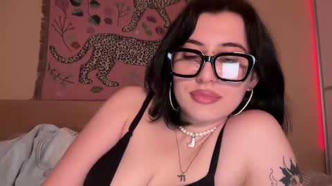 Snapshot of h3l9a_pataki chatting on 03/20/26, 04:01 Helga online show from 03/20/26, 04:01