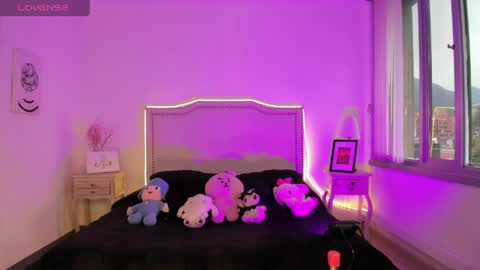 Snapshot of h3llokitty_ chatting on 06/04/26, 12:33 Hello Kitty online show from 06/04/26, 12:33