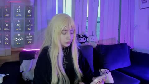 Snapshot of h3llokitty_ chatting on 06/08/26, 12:38 Hello Kitty online show from 06/08/26, 12:38