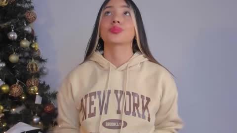 Snapshot of h3y_mia3 chatting on 12/21/24, 11:55 Paulina  online show from 12/21/24, 11:55